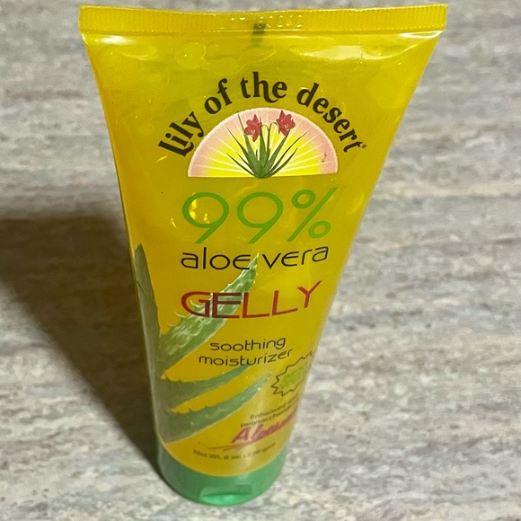 NWOT Lily of the desert 99% aloe Vera gelly moisturizer - Picture 2 of 8